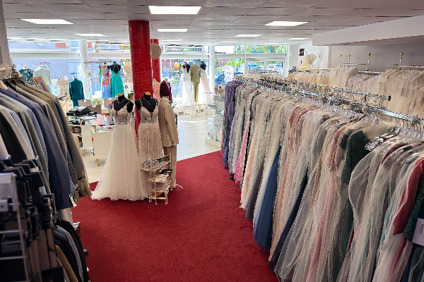 Bild 4 von GIARD Hochzeitsausstatter & Festmoden